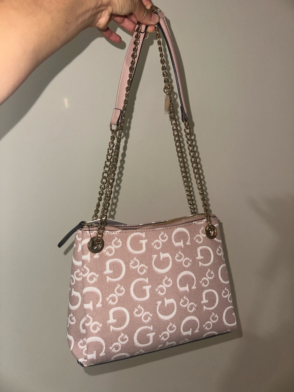 Guess - Picture 2 of 8